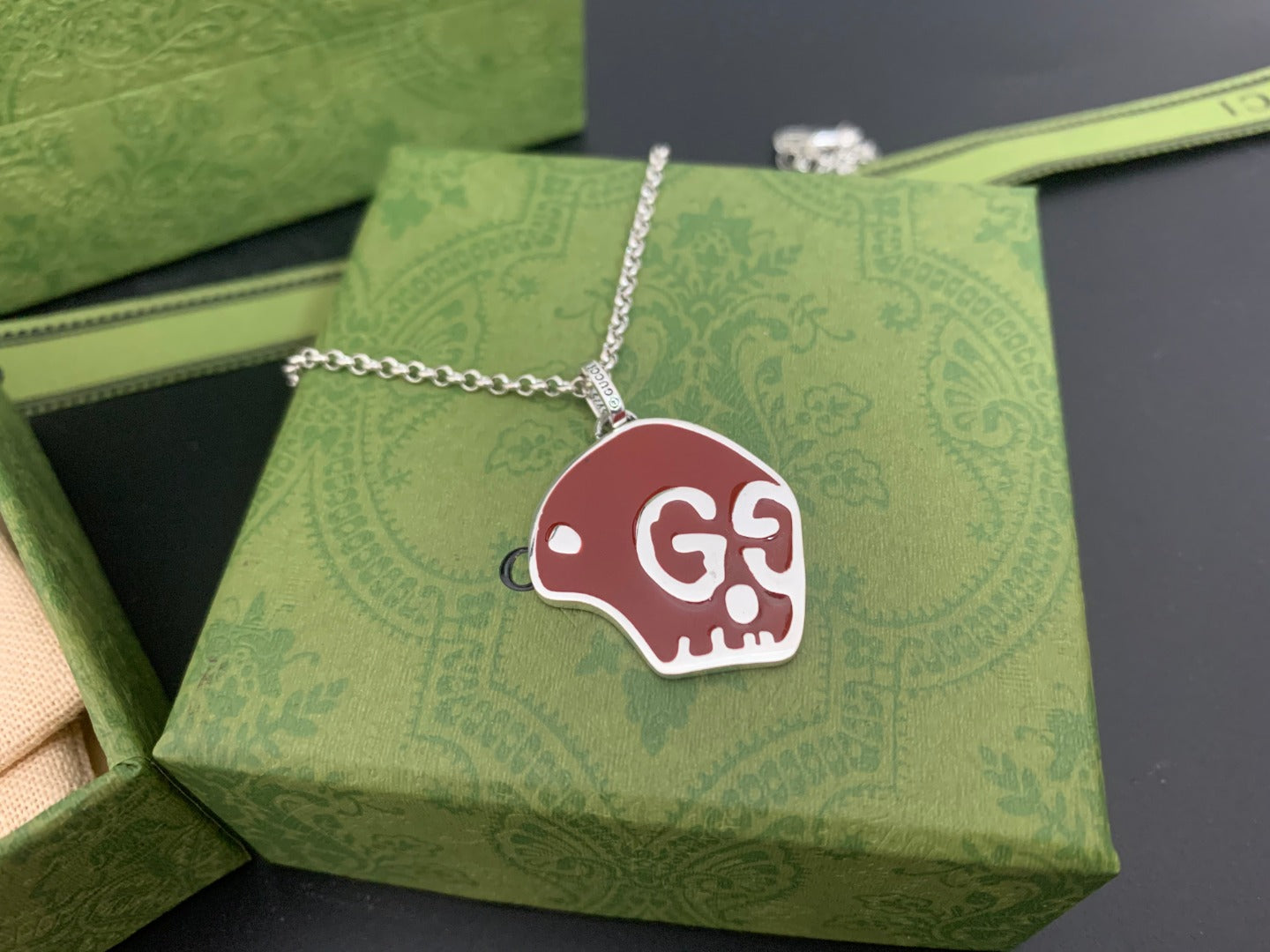 GUCCI GG SKULL RED ENAMEL NECKLACE