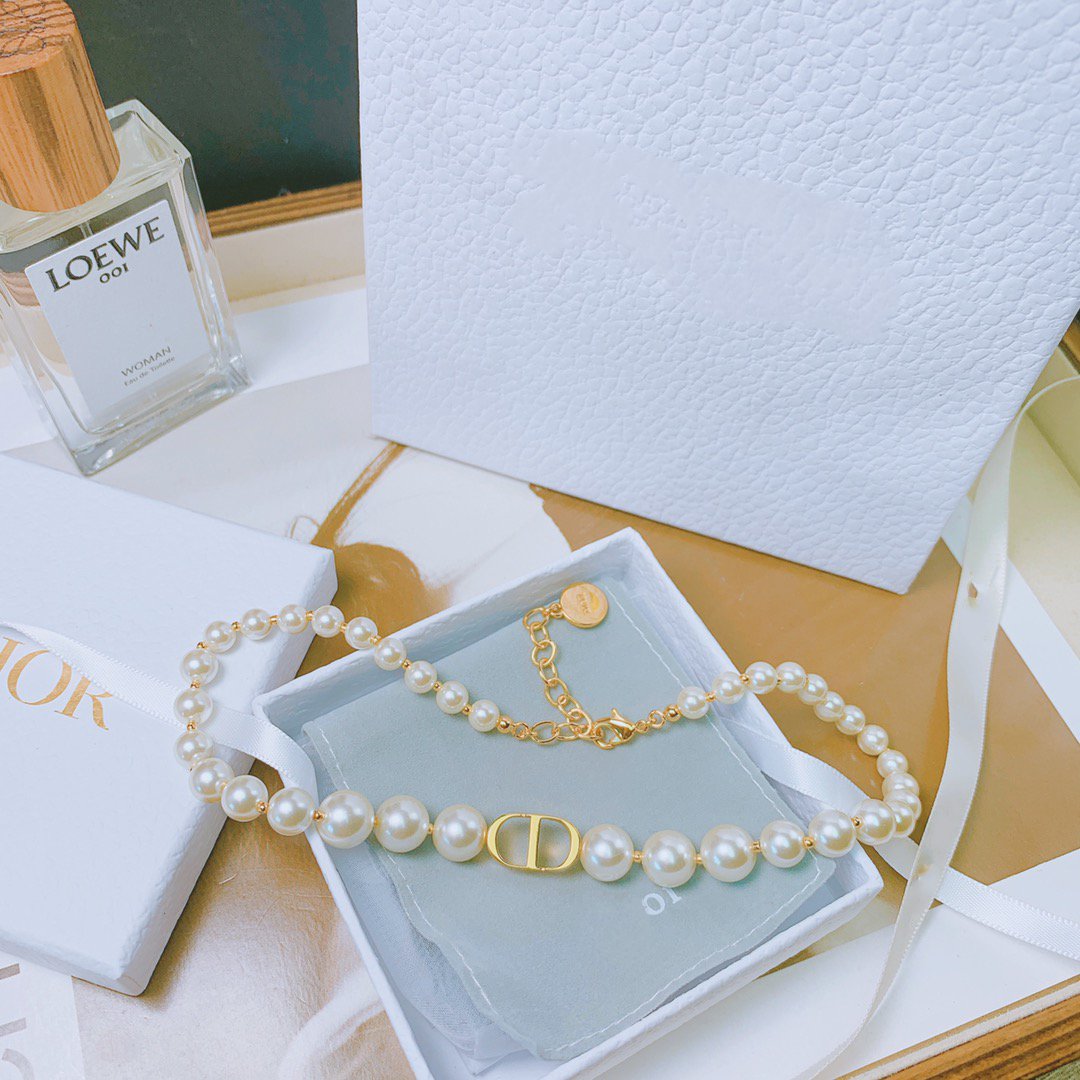DIOR CD PEARL NECKLACE
