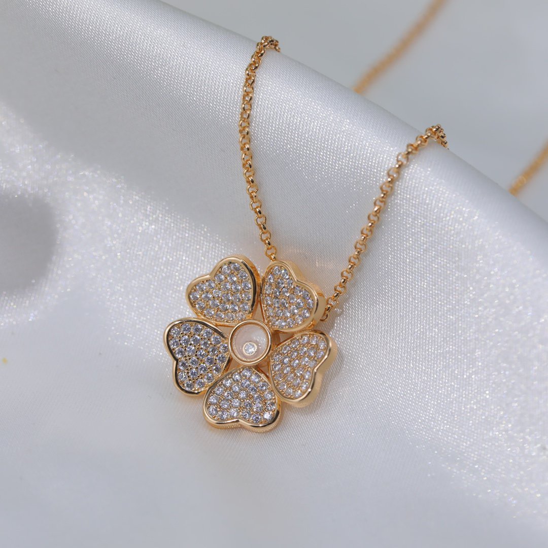 CHOPARD HAPPY PEDANT DIAMOND NECKLACE