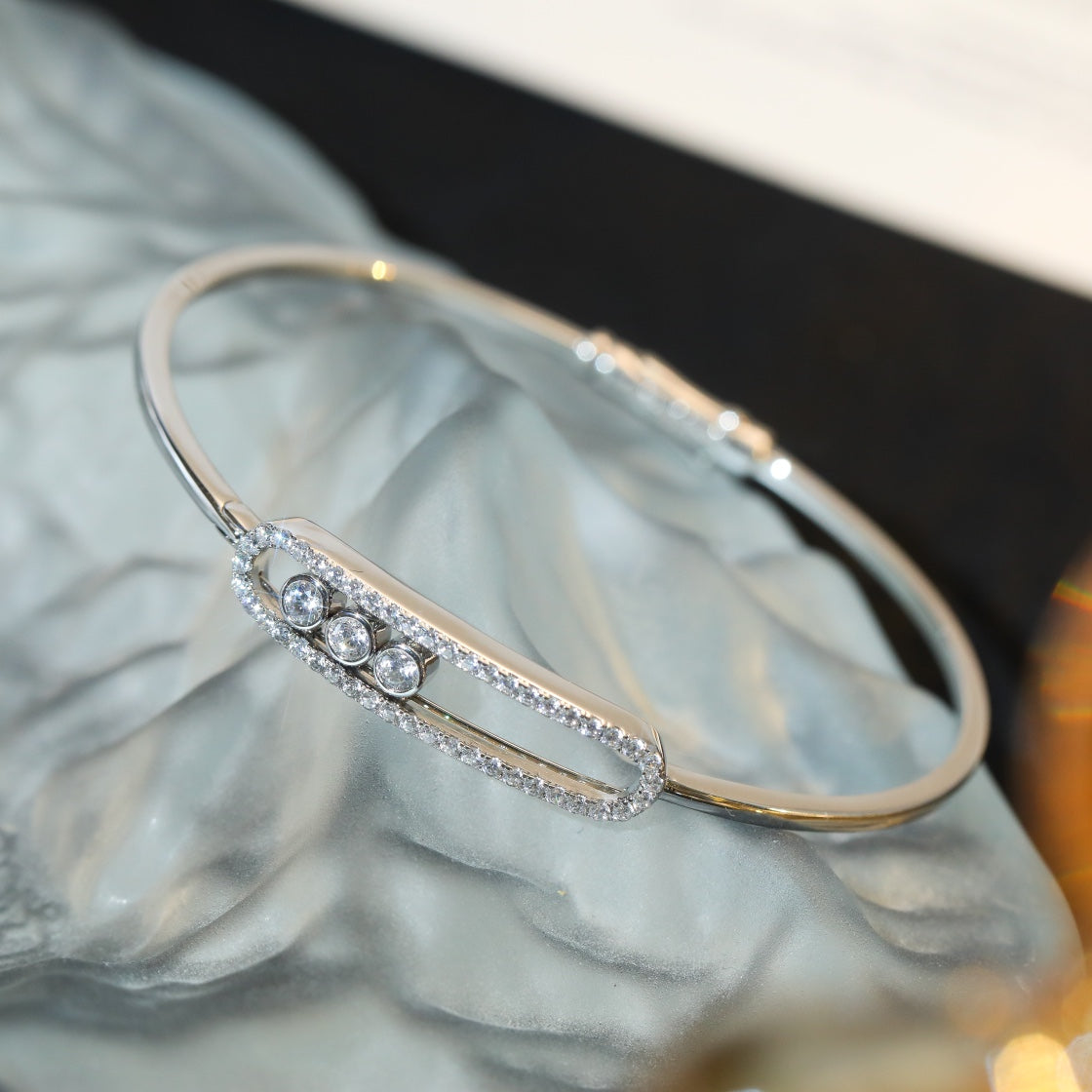MESSIKA MOVE UNO PAVED FLEX BANGLE DIAMOND BRACELET