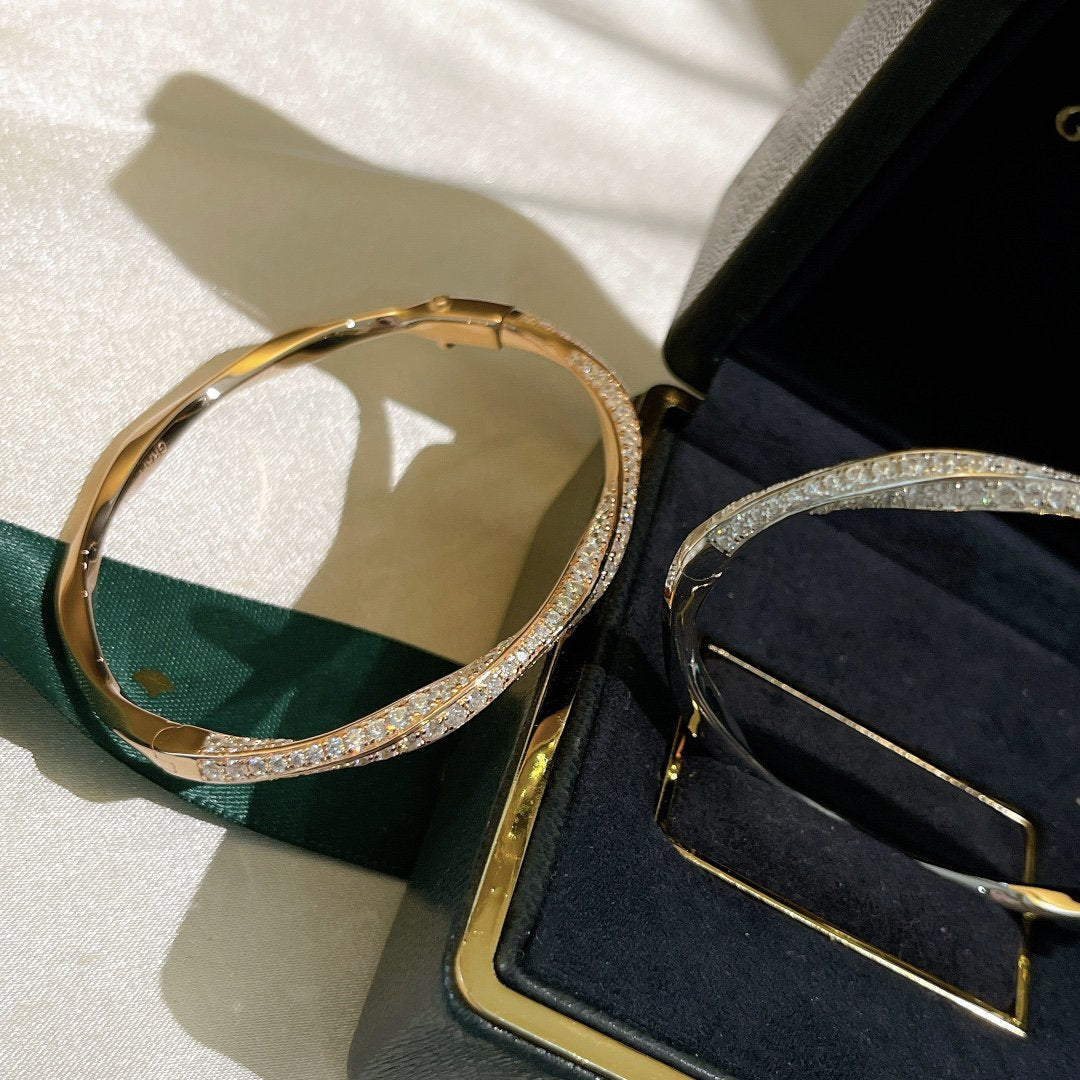 GRAFF SPIRAL PAVED DIAMOND BANGLE BRACELET