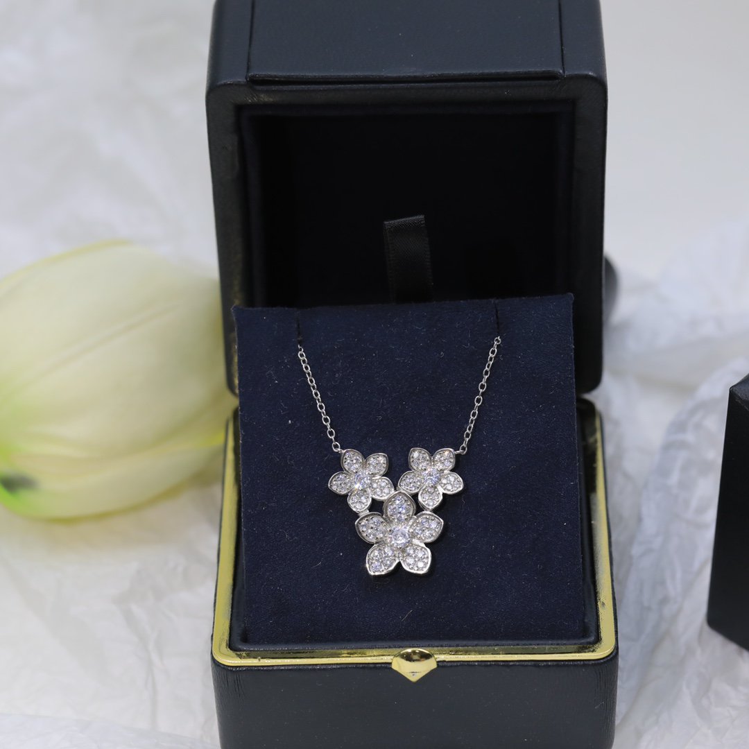 GRAFF WILD FLOWER SILVER DIAMOND CLUSTER NECKLACE