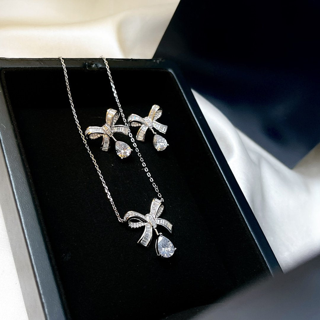 GRAFF TILDA BOW BAGUETTE CUT SILVER DIAMOND DROP NECKLACE