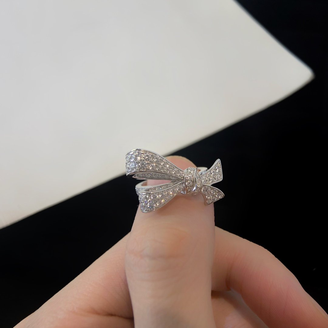 GRAFF TILDAS BOW SILVER DIAMOND RING
