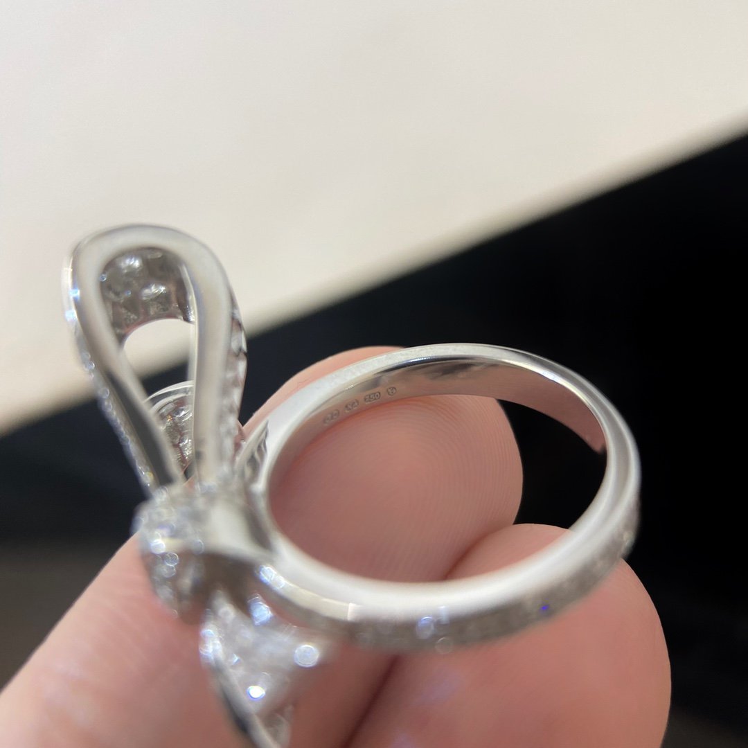 GRAFF TILDAS BOW SILVER DIAMOND RING