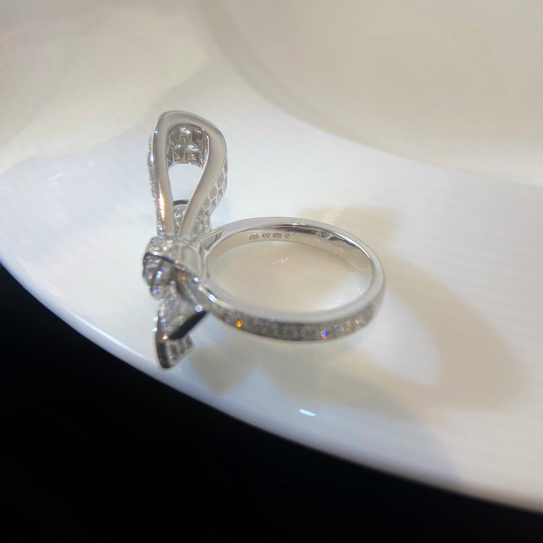 GRAFF TILDAS BOW SILVER DIAMOND RING