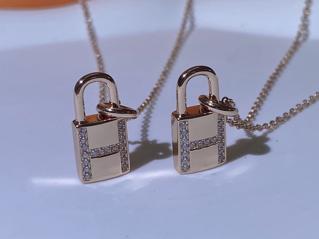 HERMES HM ADVANCED NICHE LOCK HEAD NECKLACE DIAMONDS