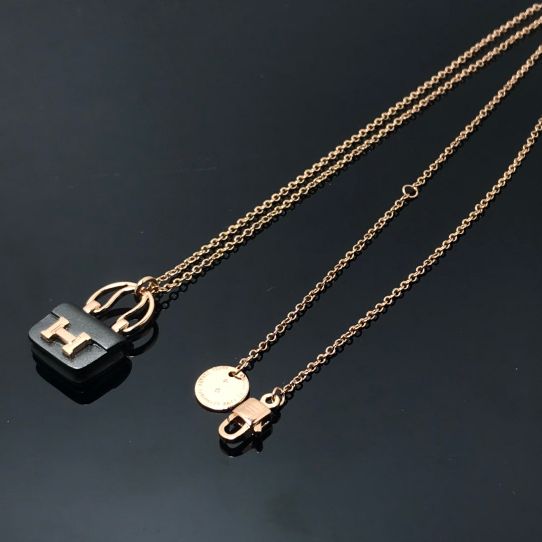 HERMES WOMEN'S HM AMULETTES CONSTANCE PENDANT NECKLACE