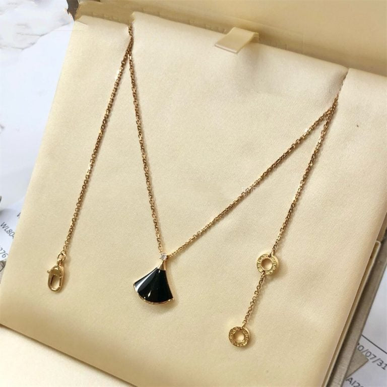 BVLGARI DREAM NECKLACE ONYX 1 DIAMOND