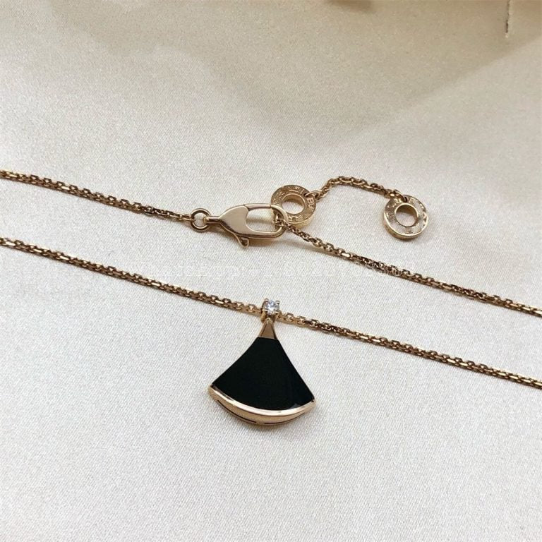 BVLGARI DREAM NECKLACE ONYX 1 DIAMOND