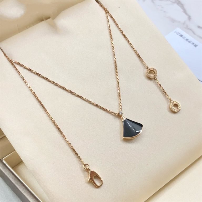 BVLGARI DREAM NECKLACE ONYX 1 DIAMOND