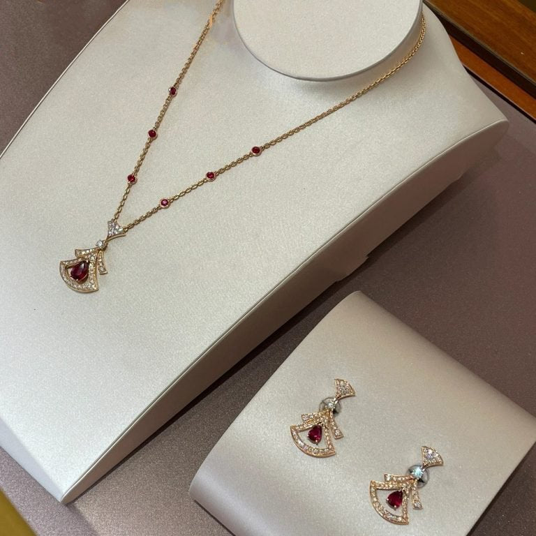 BVLGARI DREAM NECKLACE CARNELIAN DIAMOND PINK GOLD