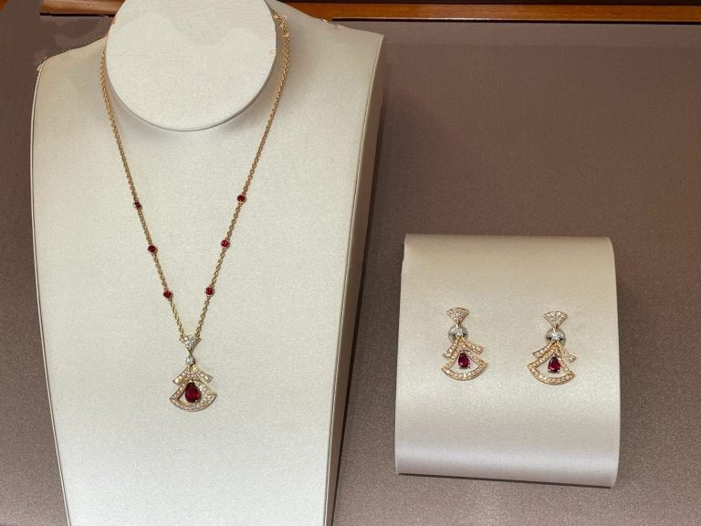 BVLGARI DREAM NECKLACE CARNELIAN DIAMOND PINK GOLD