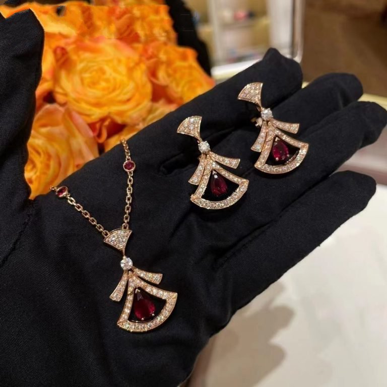 BVLGARI DREAM NECKLACE CARNELIAN DIAMOND PINK GOLD