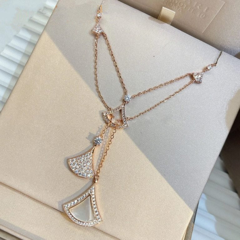BVLGARI DREAM NECKLACE 3 MOTIF WHITE MOP DIAMOND