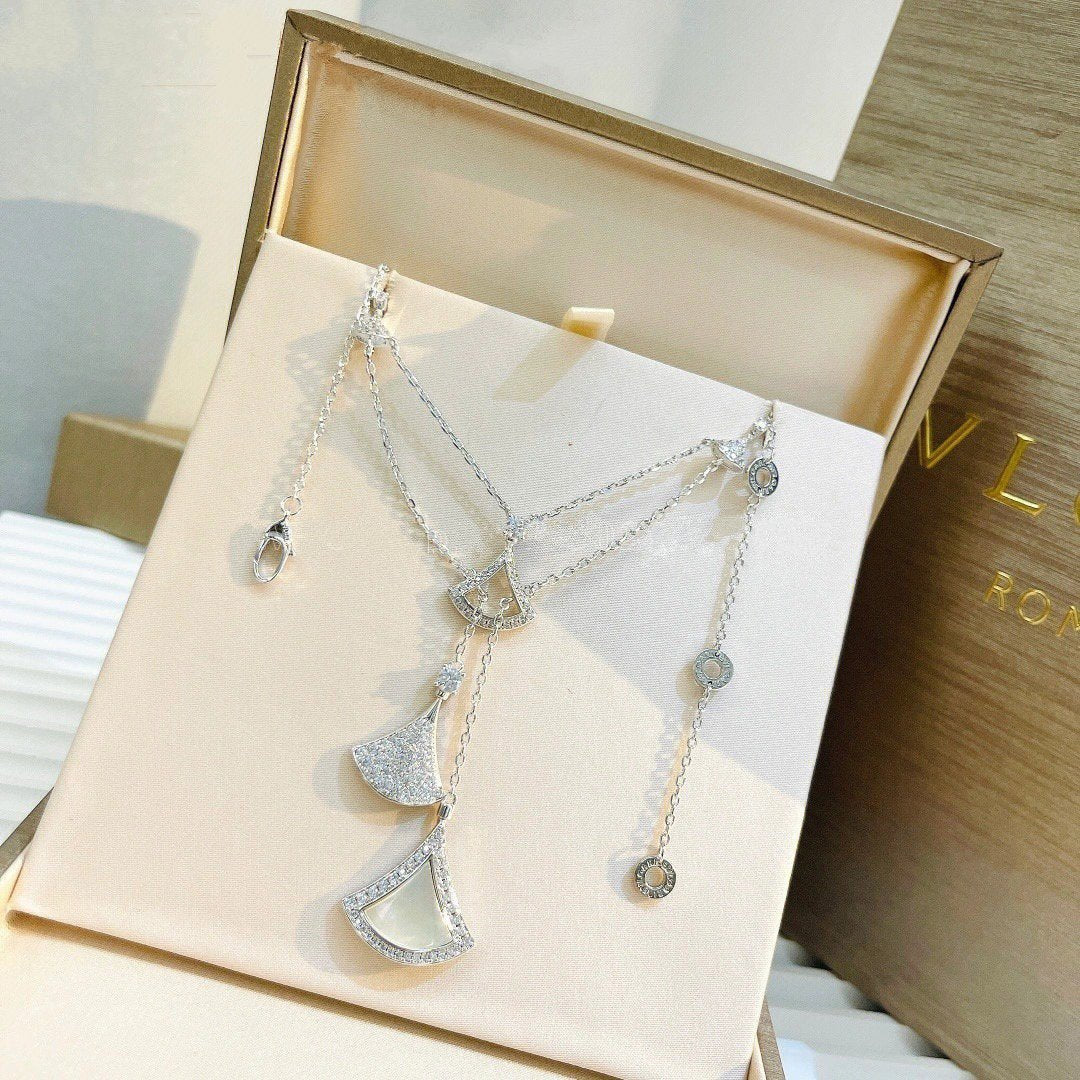 BVLGARI DREAM NECKLACE 3 MOTIF WHITE MOP DIAMOND