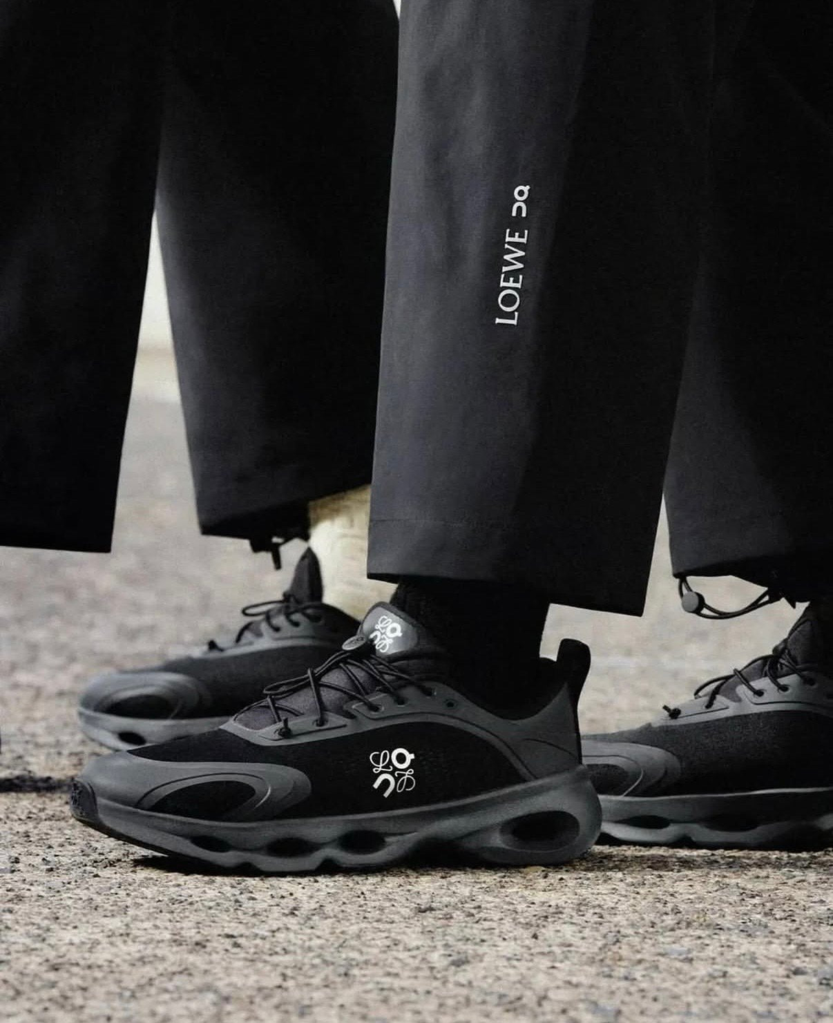 On Running Cloudsolo LOEWE Black