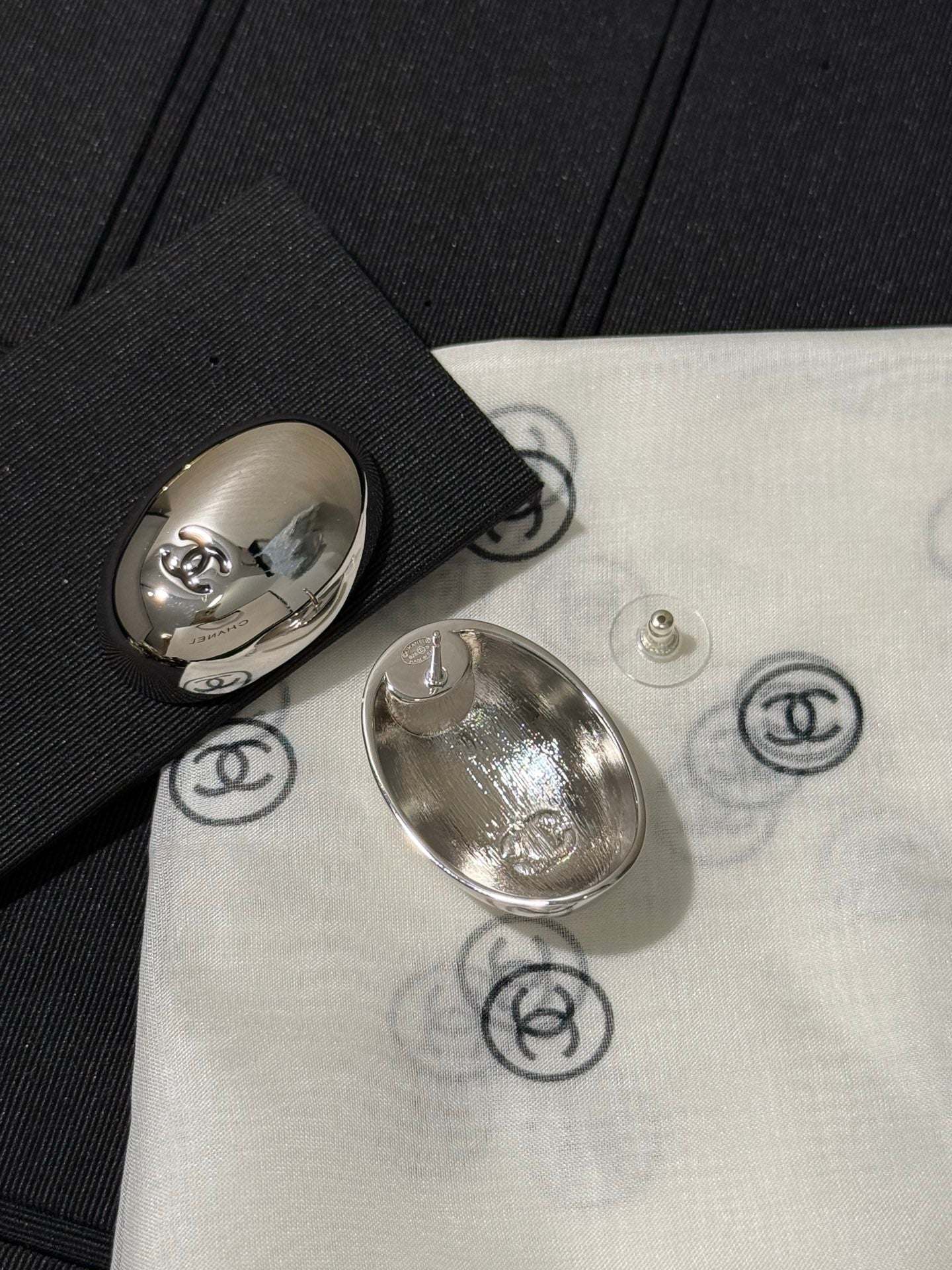 Chanel 2026 Mirror Black Enamel Double C Oval Pigeon Egg Earrings