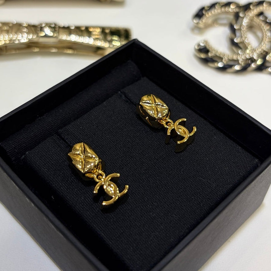 Chanel 2026 Gold Diamond Pattern Small Square Double C Pendant Earrings