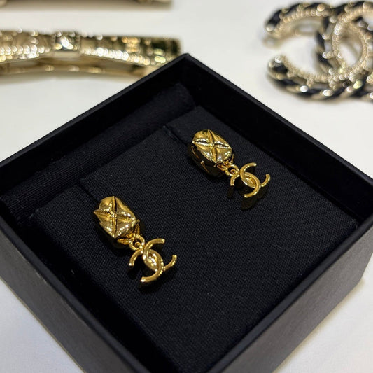 Chanel 2026 Gold Diamond Pattern Small Square Double C Pendant Earrings