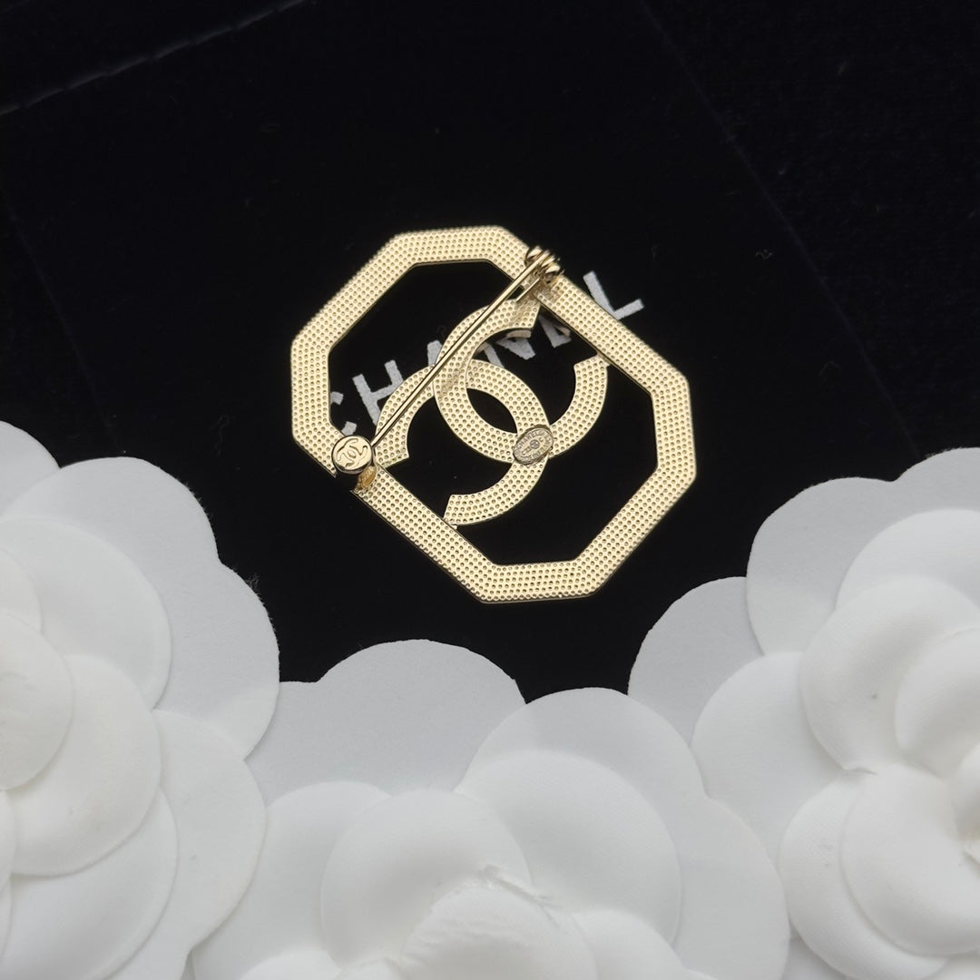 Chanel Brooch Gold 183383