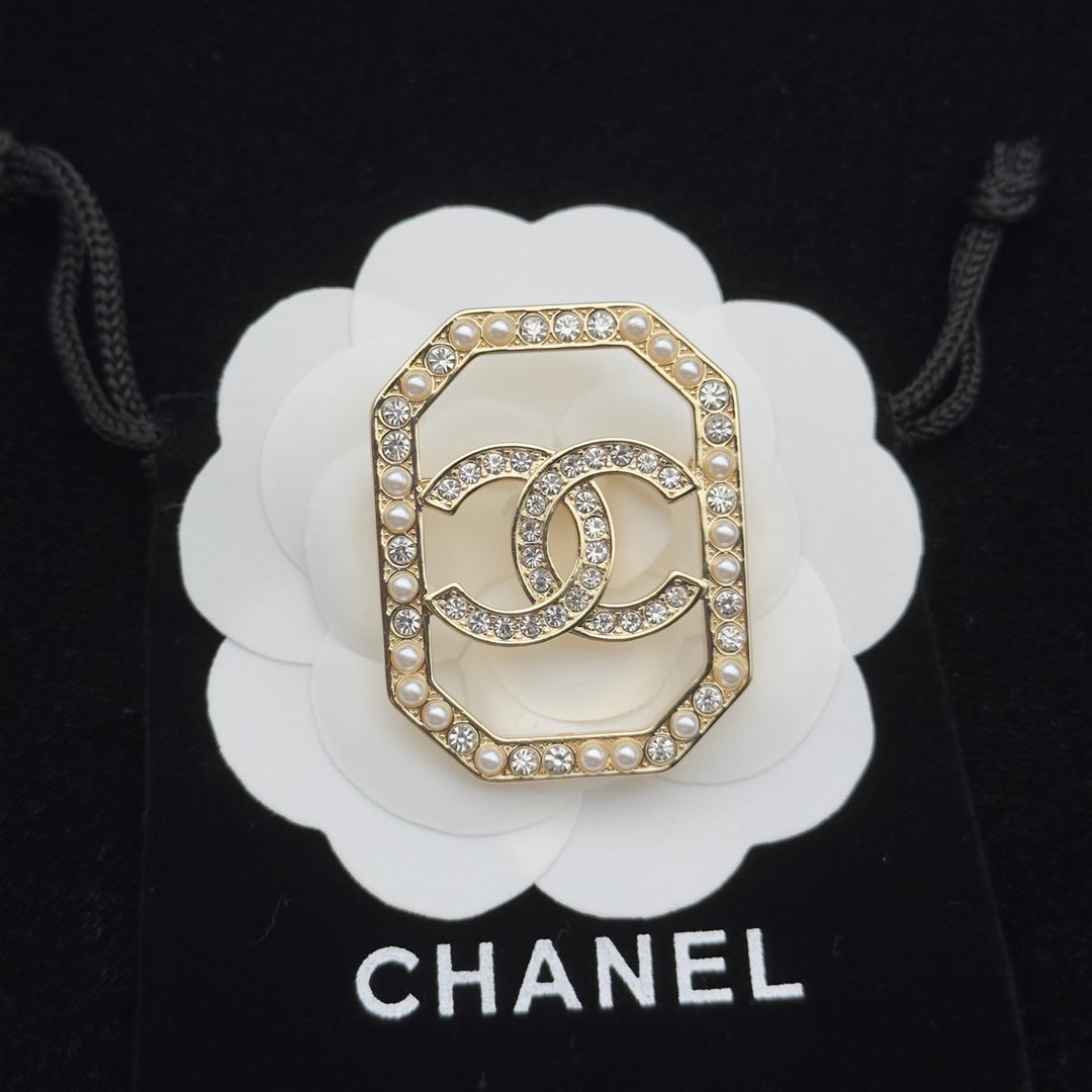 Chanel Brooch Gold 183383