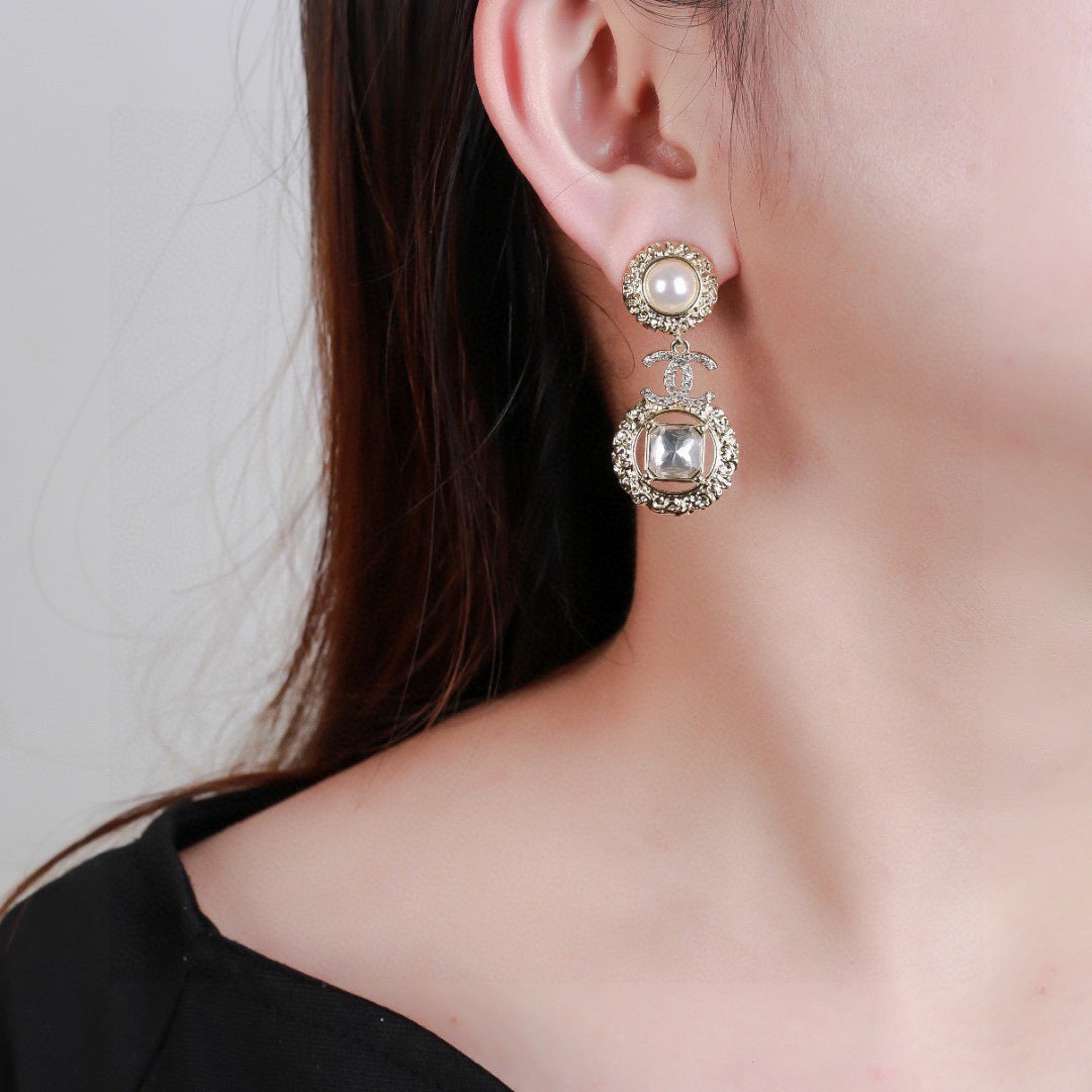 Chanel Gorgeous Gold Diamond Pearl Earring
