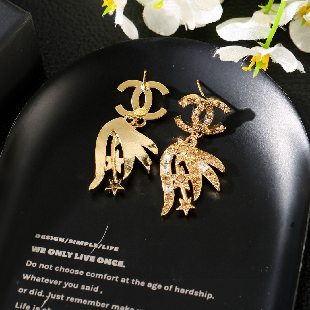 Chanel Strass Star Drop Gold Diamond Earrings