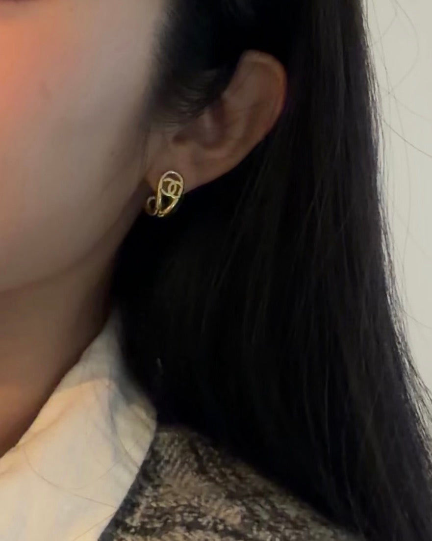 Chanel 2026 Hollowed-Out Chanel Gold Teardrop Earrings