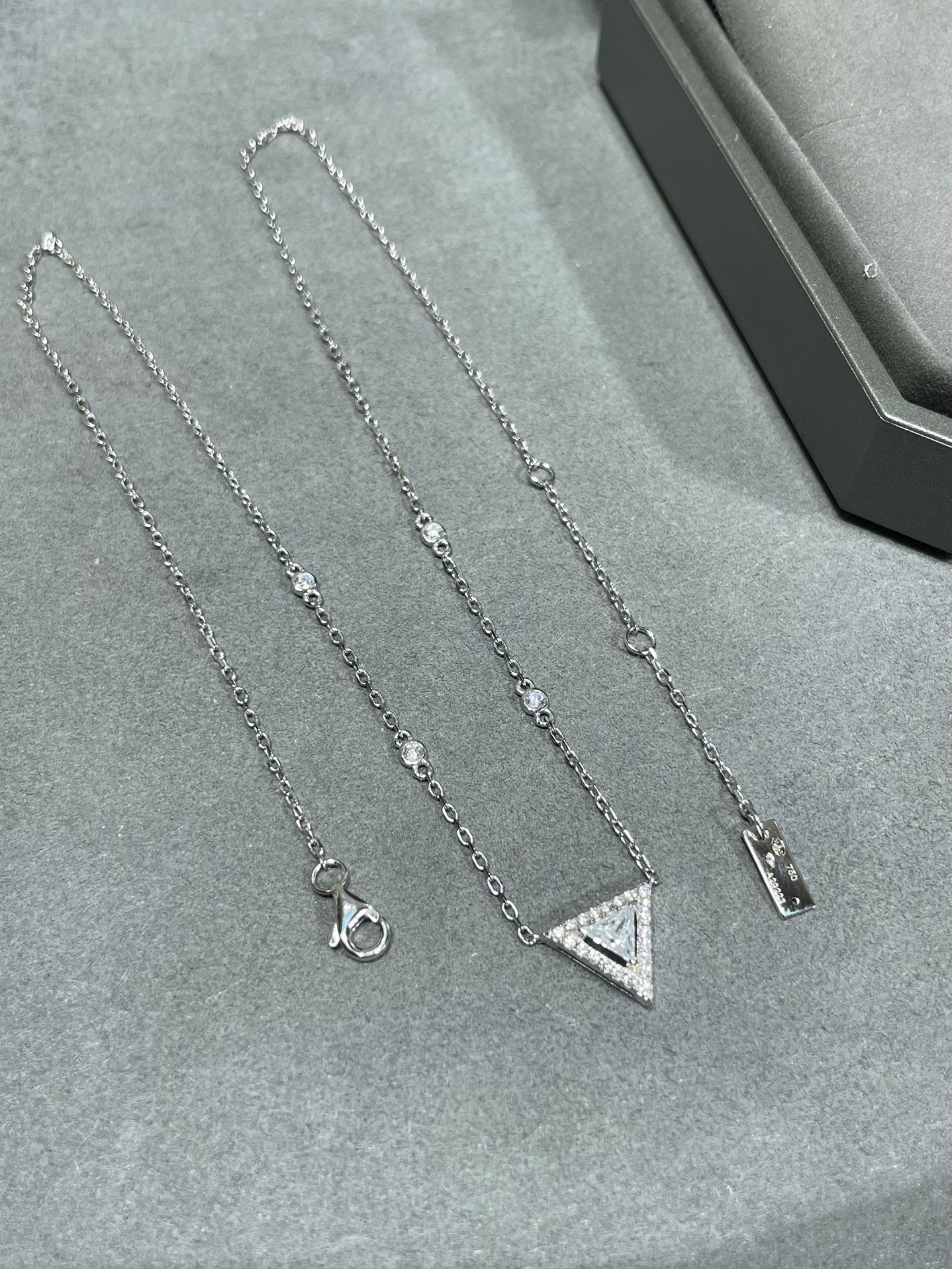 MESSIKA MESSIK TRIANGLE DIAMOND SILVER NECKLACE