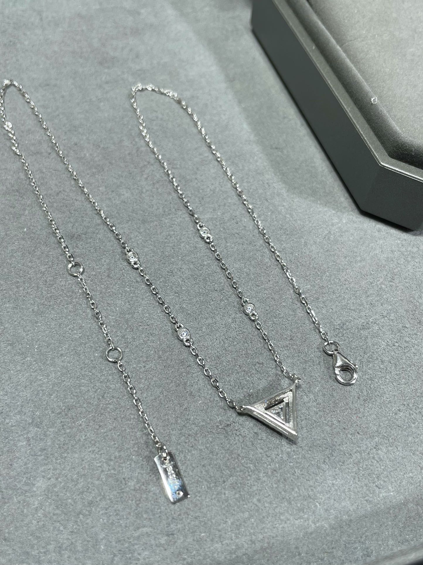MESSIKA MESSIK TRIANGLE DIAMOND SILVER NECKLACE