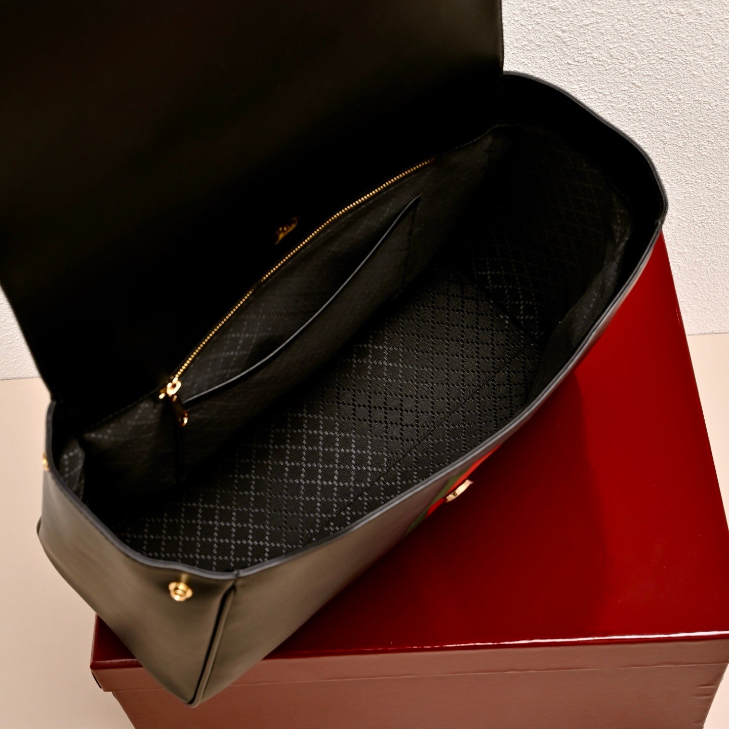 Gucci Generation GG Paparazzo Large Top Handle Bag