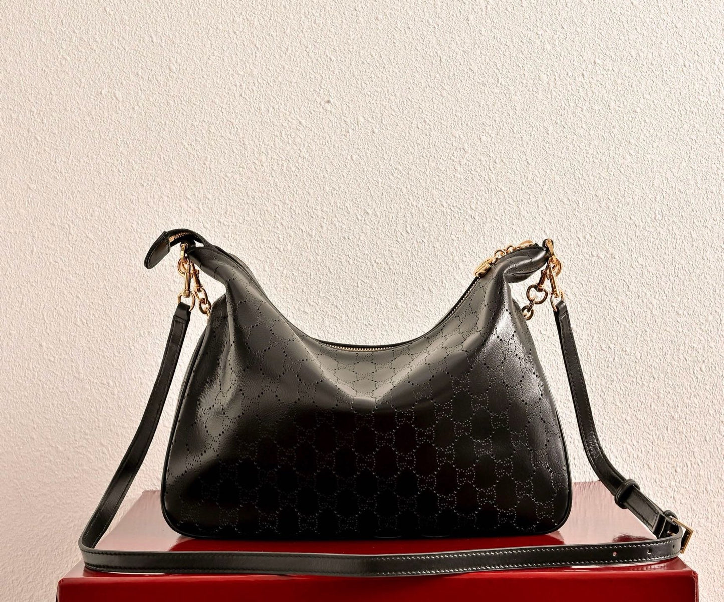 GUCCI Lady Lunetta Chain Medium Shoulder Bag
