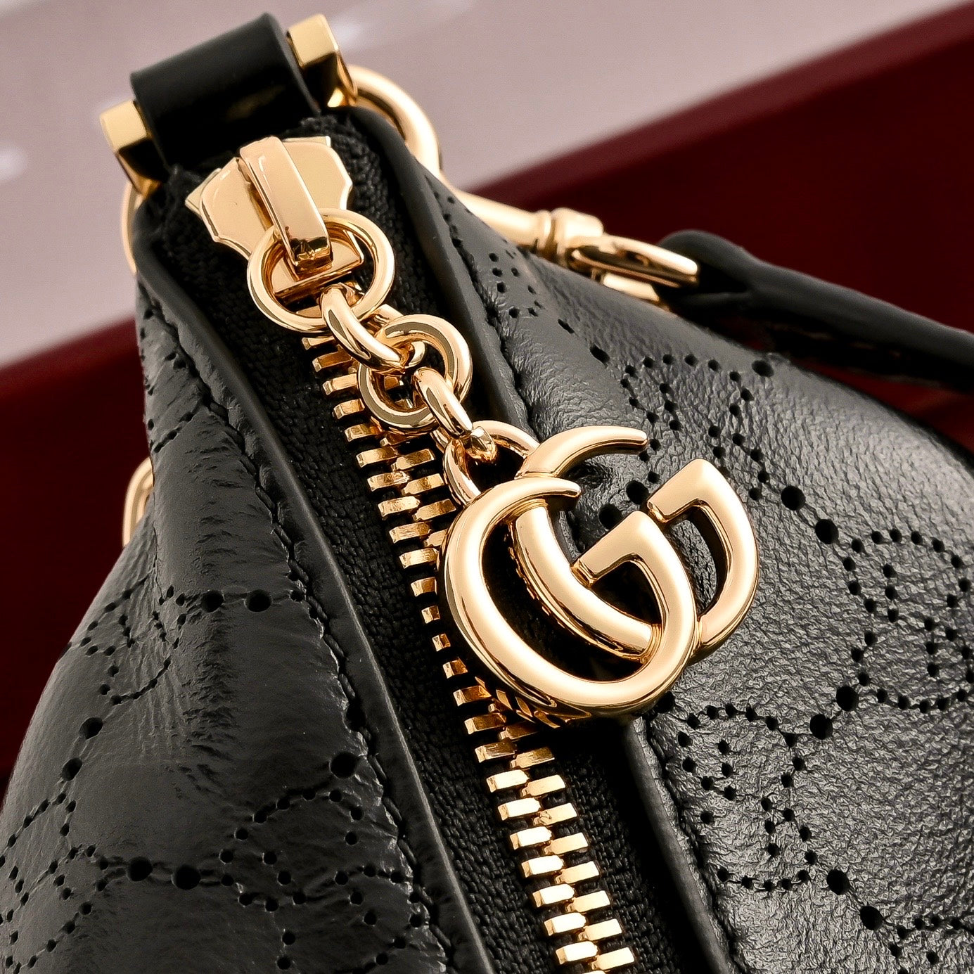 GUCCI Lady Lunetta Chain Medium Shoulder Bag